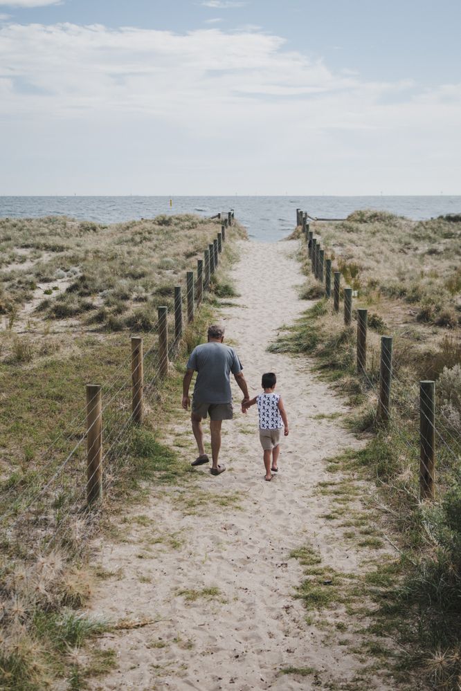 parent-child-walking-to-beach.jpg