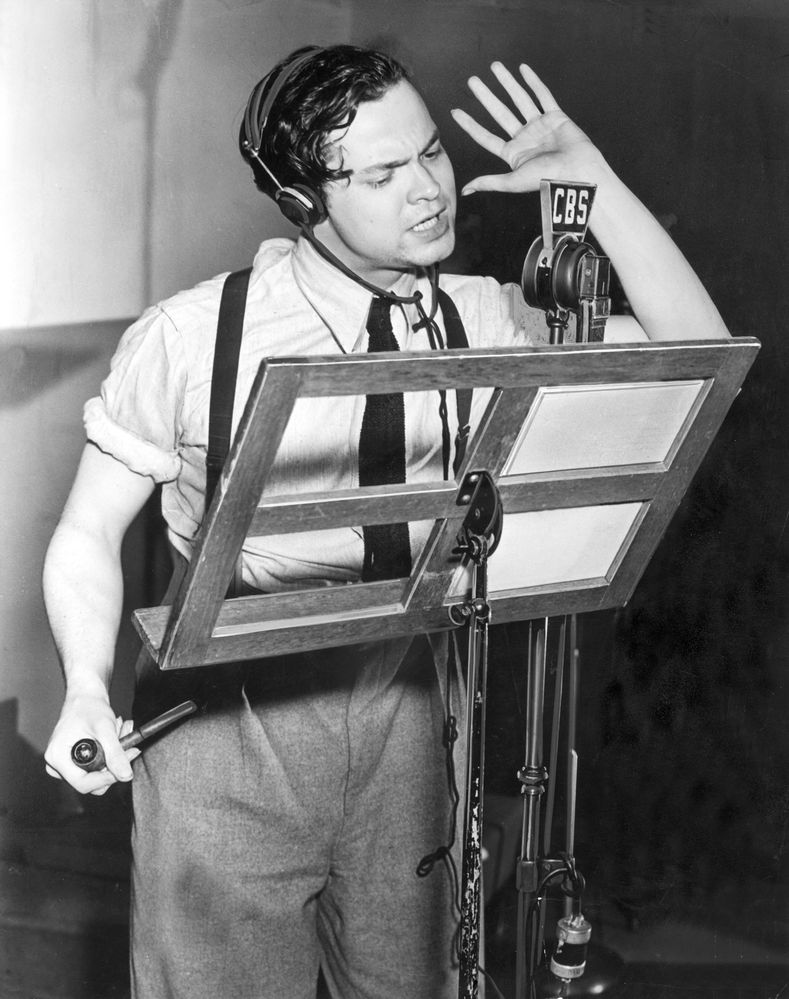 Orson-Welles-Studio-1938.jpg